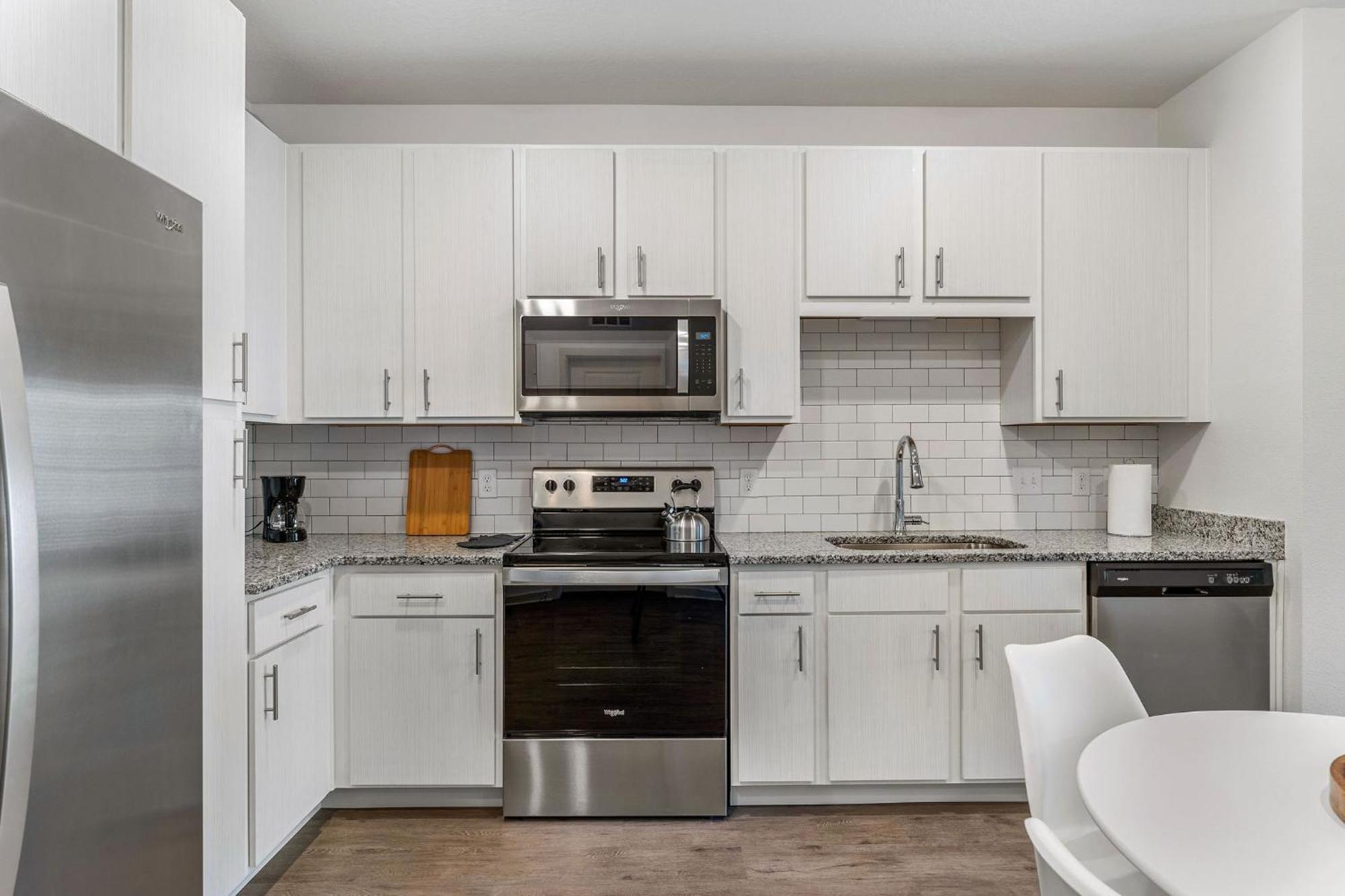 Complete Lush Green Apartment 10 Min To Parks Pets Allowed, Resort-Style Amenities Orlando Exterior photo