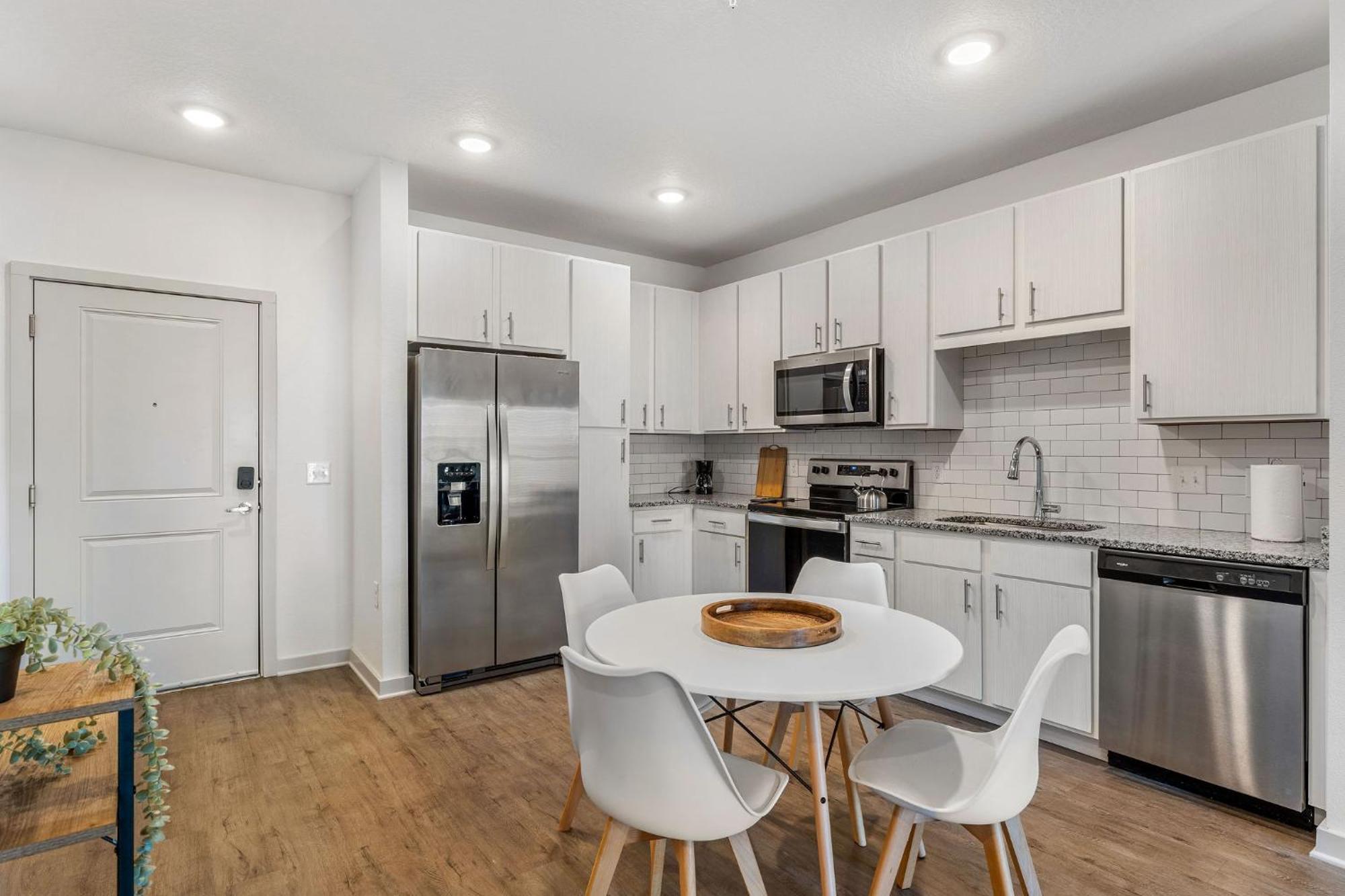 Complete Lush Green Apartment 10 Min To Parks Pets Allowed, Resort-Style Amenities Orlando Exterior photo